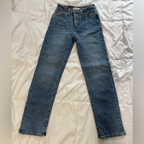 Levi’s Wedgie Straight - Picture 2 of 5